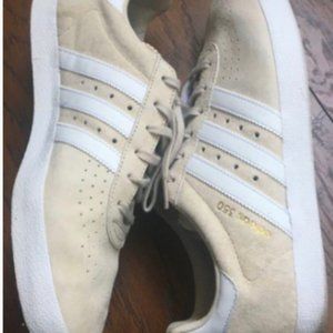 Classic Adidas - Mens shoe size 9.5